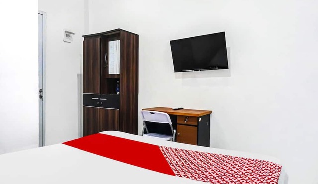 OYO 90941 Egelsa 2020 Syariah Near Bank Mega Syariah KCP Rawamangun