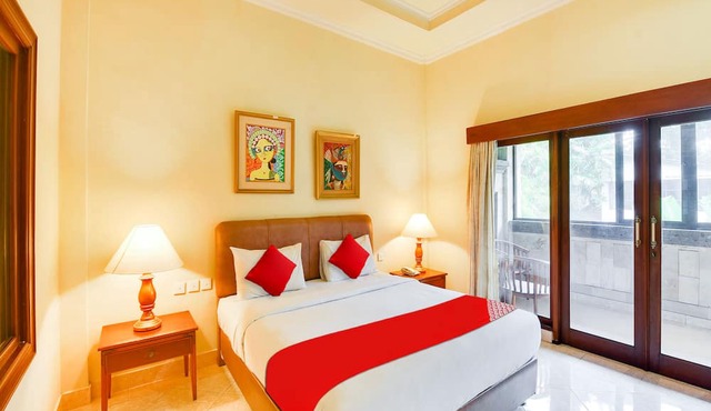 Super OYO Townhouse Oak Maxi Hotel Legian
