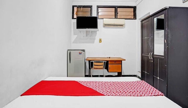 OYO Life 90791 Royale Margorejo in Surabaya