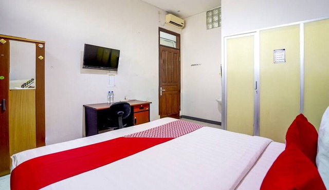 OYO Flagship 90890 Bratang Gede Residence in Surabaya