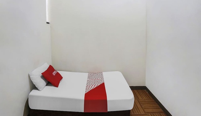 OYO 90825 Hotel Lizha 2