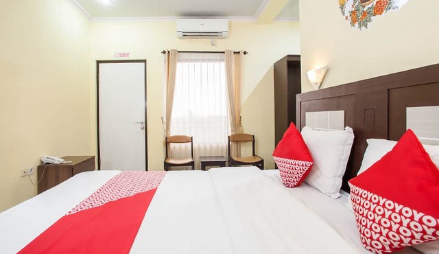 Capital O 887 Green Hill Hotel And Convention Center in Jombang