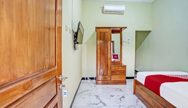 OYO Life 92043 Kost Barokah Syariah Madiun