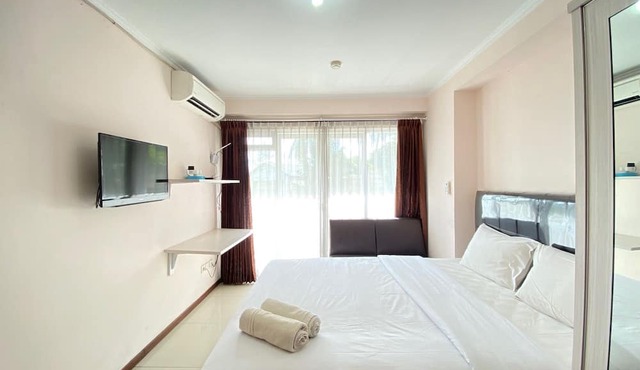 Simply Bright Studio Room at Gateway Pasteur Apartment in Cimahi