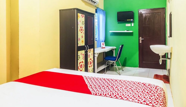 OYO 2165 Alyah Guest House Syariah in Ambon