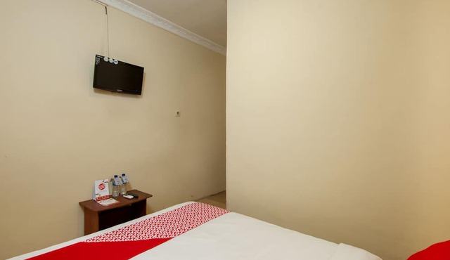OYO 2045 Hotel 211