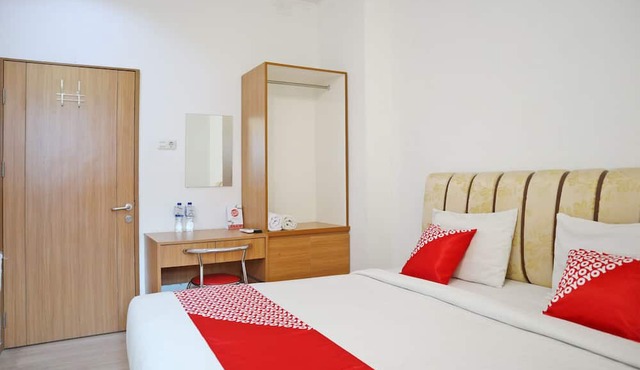 Hotel O M Authentic Kost Man in Padang