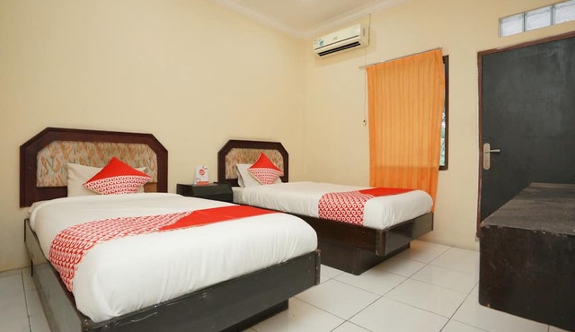 OYO 2003 Female Guest House in Probolinggo