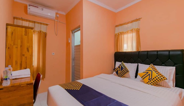 SPOT ON 1899 Berkah Homestay in Tjihadak