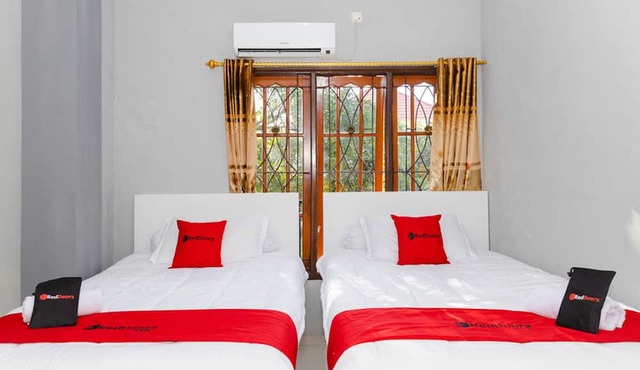 RedDoorz Plus near Transmart Kairagi Dua Manado