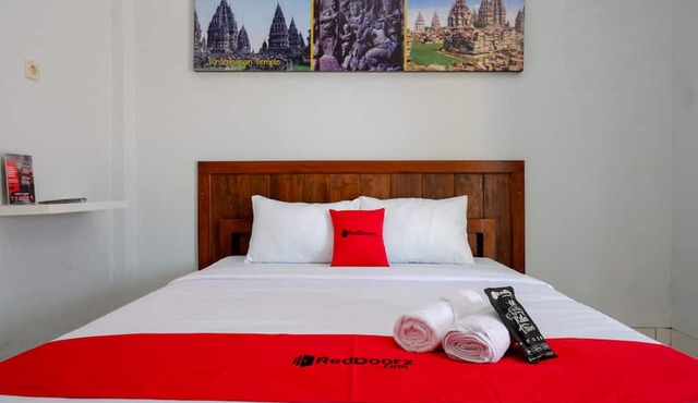 RedDoorz near Padang Golf Adisucipto