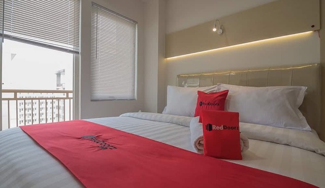 RedDoorz Apartment @ Sentul Tower