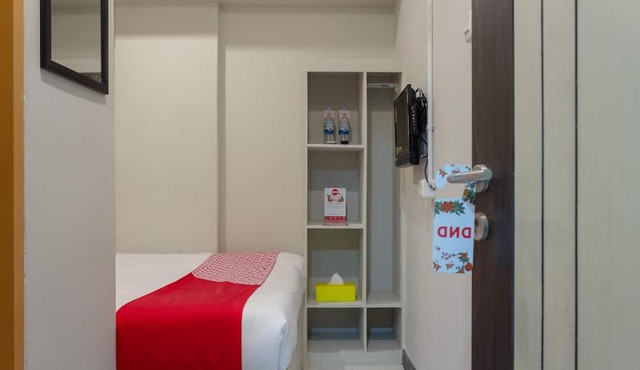 OYO 737 Kamar Keluarga Mahkota 8