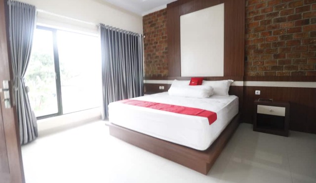 RedDoorz Plus near Kualanamu Airport in Medan