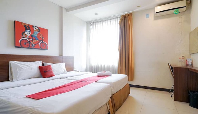 RedDoorz Near Braga Street in Bandung