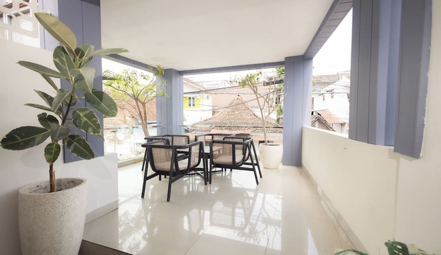 Front One Budget Malioboro