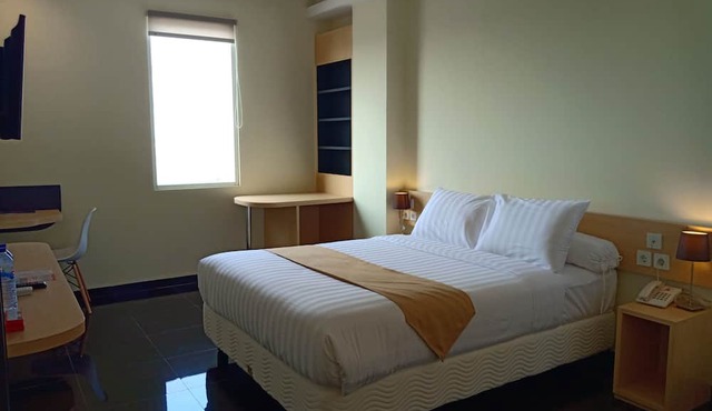 Front One Inn Kediri in Ngasem