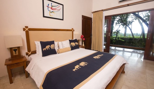 Mason Elephant Lodge