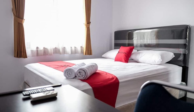 RedDoorz near Supermall Karawaci 2