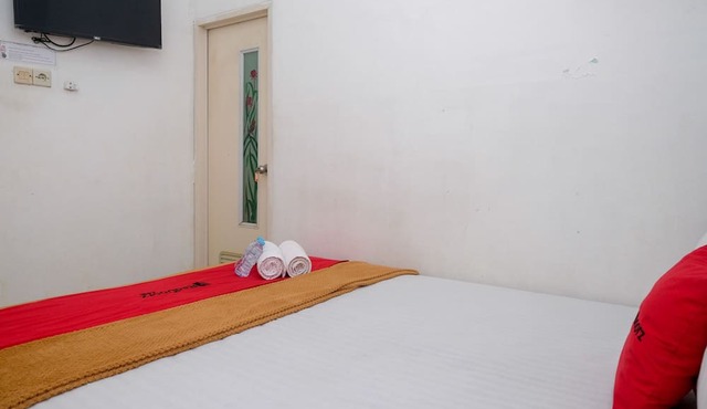 RedDoorz near Politeknik Manado