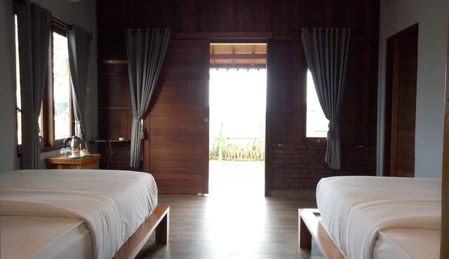 Emir surfcamp in Pekutatan