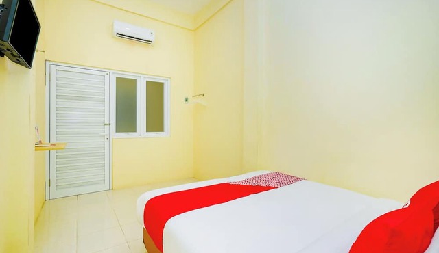 Hotel O Banuwa Family Residence in Surabaya