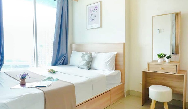 Homey White 2Br At Grand Kamala Lagoon Apartment