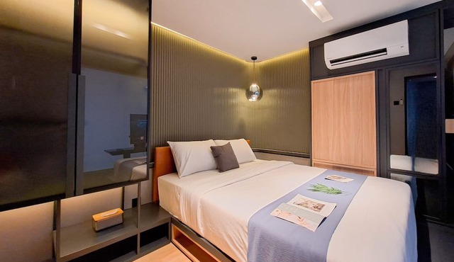 Industrial Modern 1Br Loft At Apartment Collins Boulevard in Tangerang