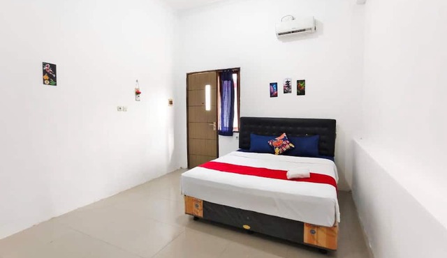 TwoSpaces Living at Bypass Homestay, Mojokerto in Mojokerto