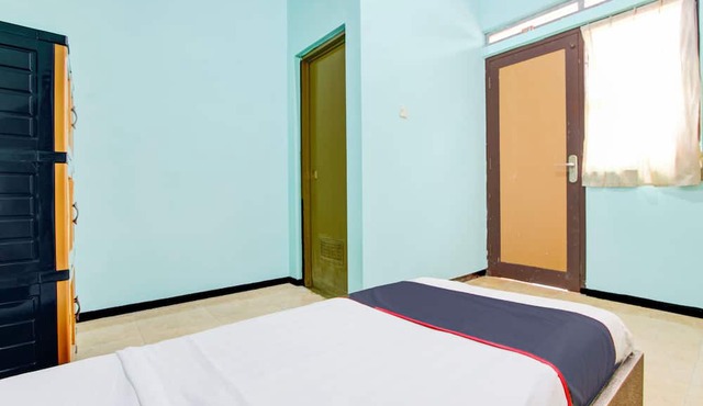 Hotel O Purwokerto Near Alun Alun Purwokerto Formerly Guest House Rania in Purwokerto