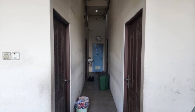 OYO 93863 Dv Homestay Syariah Genteng in Surabaya