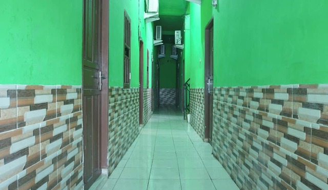 OYO 93875 Tifar House Near Lapangan Raja-raja