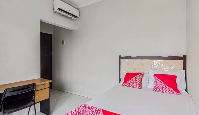 OYO 93500 Rizki Residence TOS Syariah Near PT Bank KB Bukopin Tbk