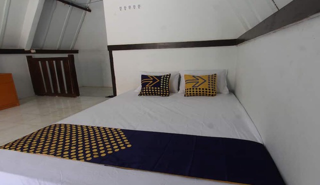 OYO Life 93125 Kos Bale Lumbung Syariah in Tanjung