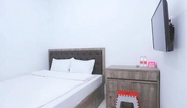 OYO Life 92883 Kost Ratana Cengkareng Syariah in Jakarta