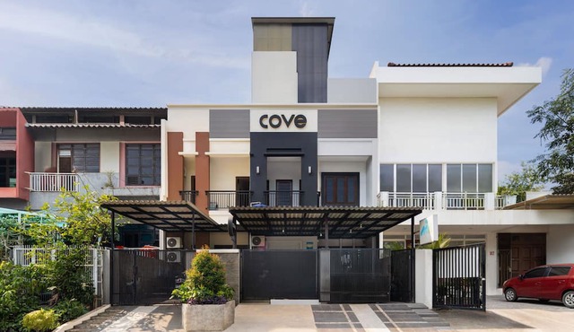 Cove Stariez Auria in Jakarta
