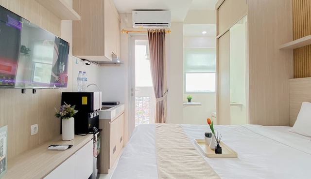 Comfy And Minimalist Studio Room At Apartment Menara Swasana