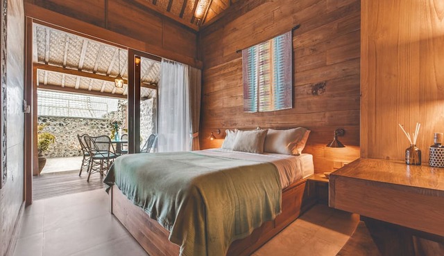 Deluxe Room with Pool Access