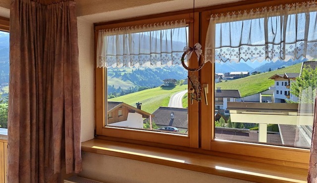 Wonderful villa for 12 people with TV and balcony in Hainzenberg