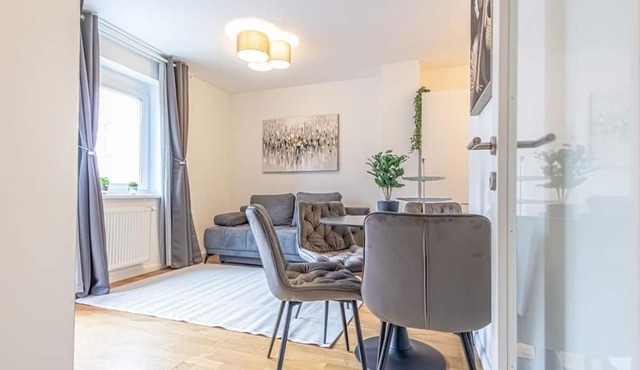 9-Min to City Center, Comfy 1BR+1LR w/Balcony in Vienna