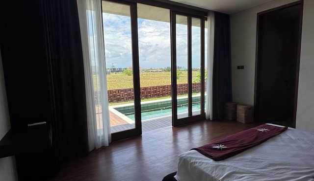 Designer villa near rice fields. Super quiet, stylish with pool and rooftop view