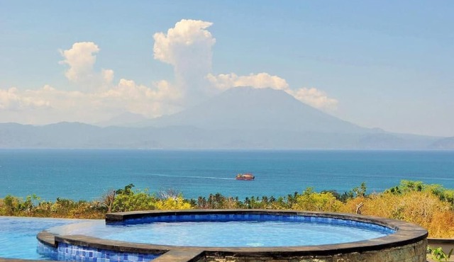 Reynten Hill in Penida Island