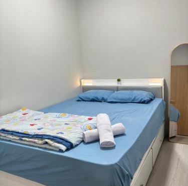 Family 2BR Apartment 2 Queen Beds Near Mall in Nagoya
