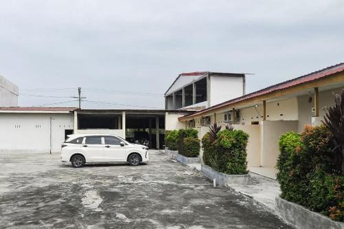 RedDoorz near Pantai Indah Sialang Buah