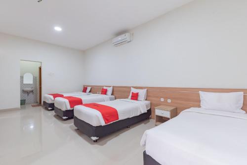 RedDoorz Premium @ Griya Inkoppabri Cisarua Puncak in Bogor