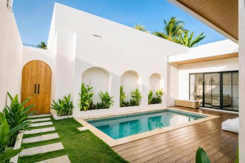 Anuraga Villa & Rooftop Bar in Ambengan