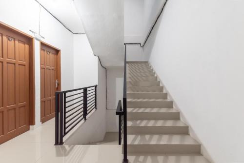 RedDoorz near Stasiun Pematangsiantar in Pematangsiantar