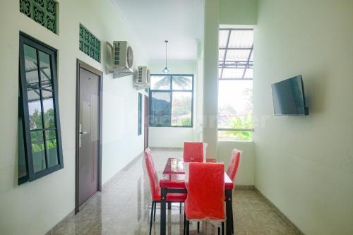 Trubus Guesthouse Syariah Magelang mitra RedDoorz in Sumberrejo
