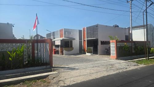 Zena Alopa Room G in Beran-kidul
