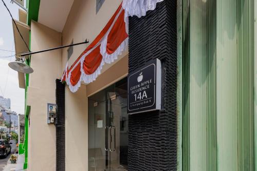Green Apple Residence near Sarinah Mitra RedDoorz in Jakarta
